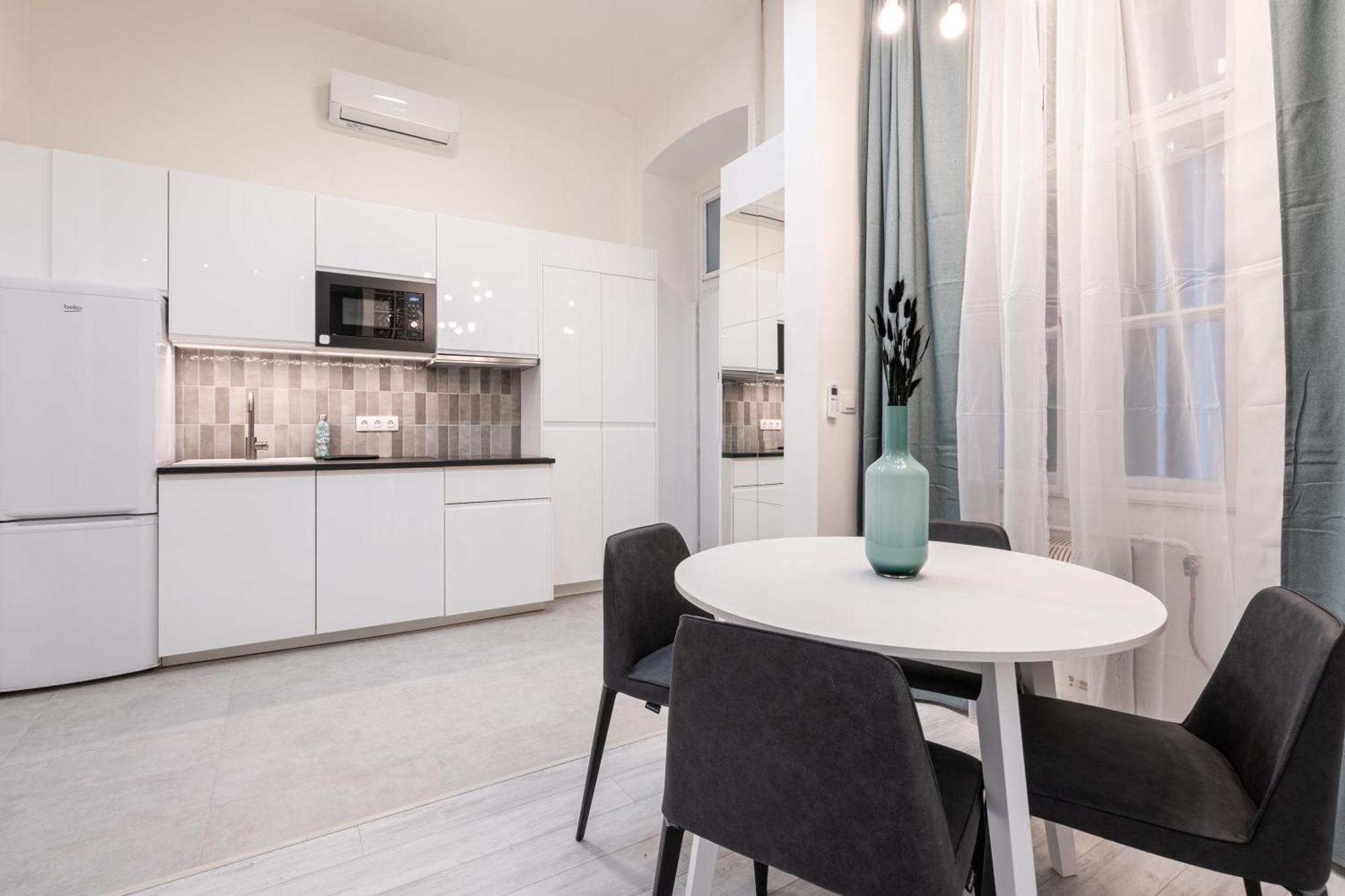 Kl31 - Best Location - Elegant Historic Residence By Bqa Budapest Esterno foto